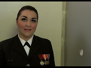 Chwała Otwory NAVY GIRL MORENA GETS DOUBLE FACIAL AT GLORYHOLE
