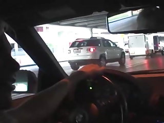 屋外 TS blowjob in car