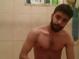 Masturbace IRAQI ARAB BOY MUSLIM JERKS HIS COCK IN THE BATHROOM