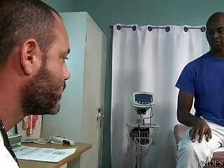 Médecin ExtraBigDicks Scary Str8 Big Black Dick Visits His Doctor
